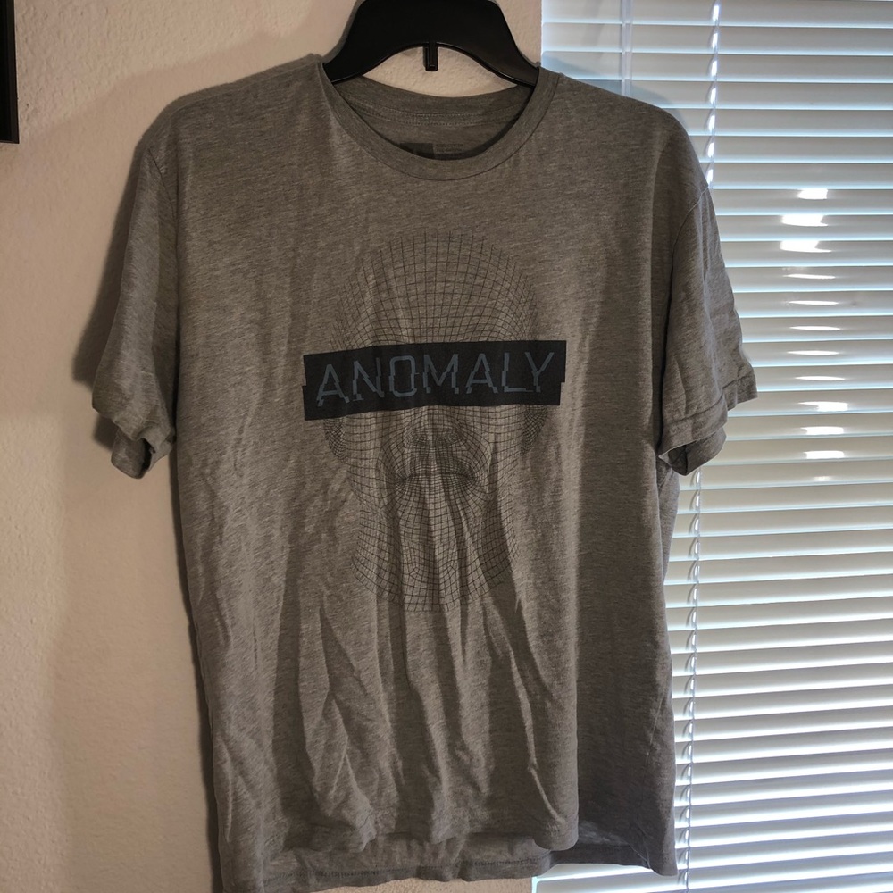 Large Gray short sleeve shirt from Lecrae tour.